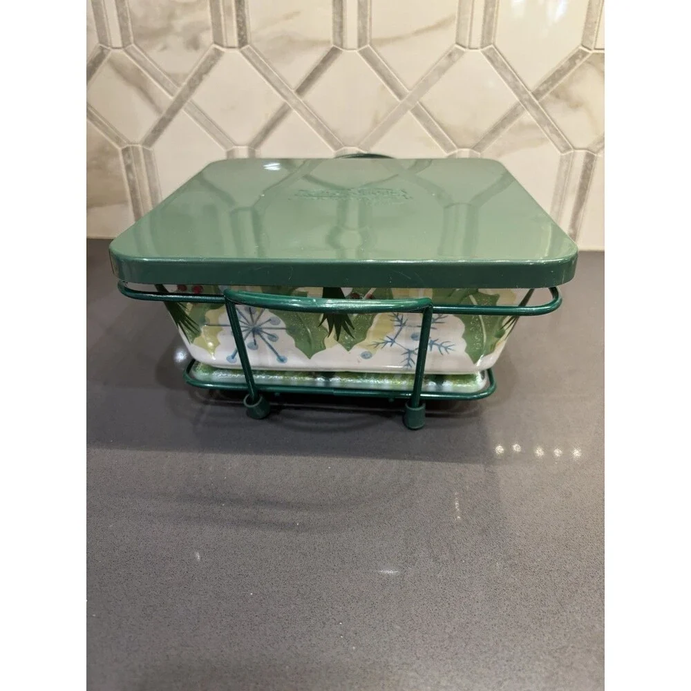 Temp-tations by Tara Hometown Christmas Medium Dish With Trivet Lid Wire Rack